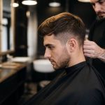 Acconciature maschili: tendenze, idee e consigli per ogni stile